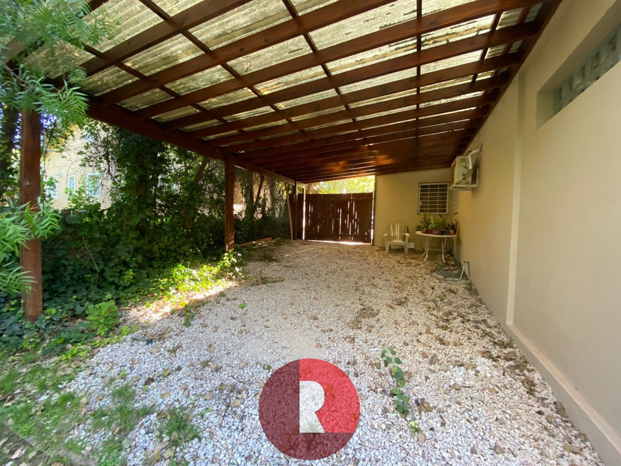 CASA CON PISCINA EN CARILO