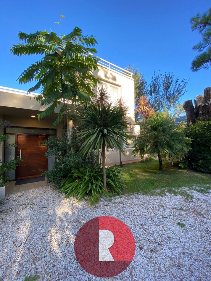 CASA CON PISCINA EN CARILO