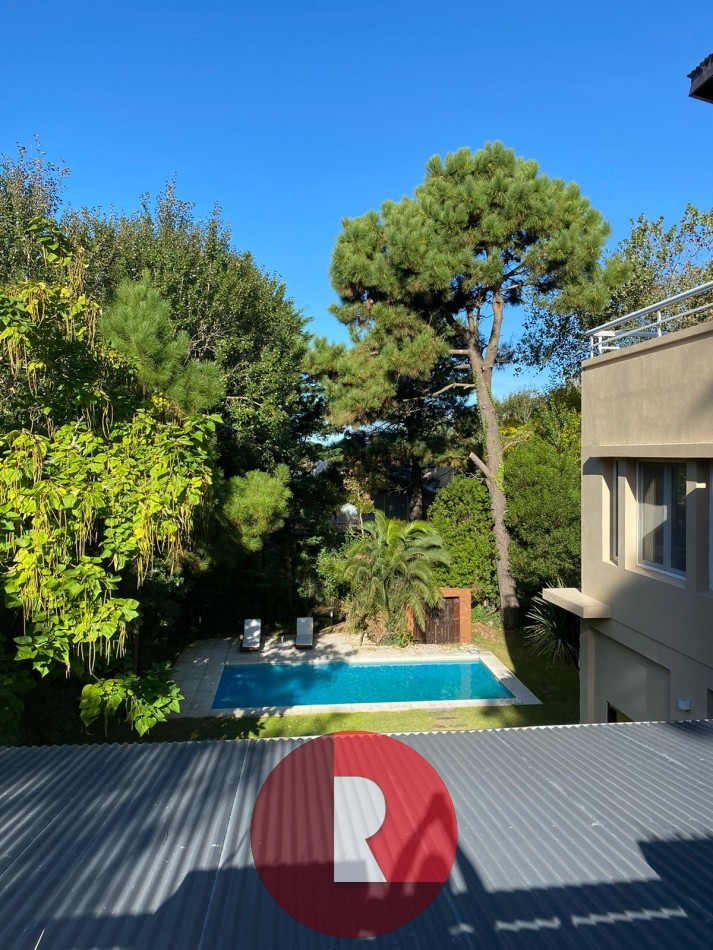 CASA CON PISCINA EN CARILO