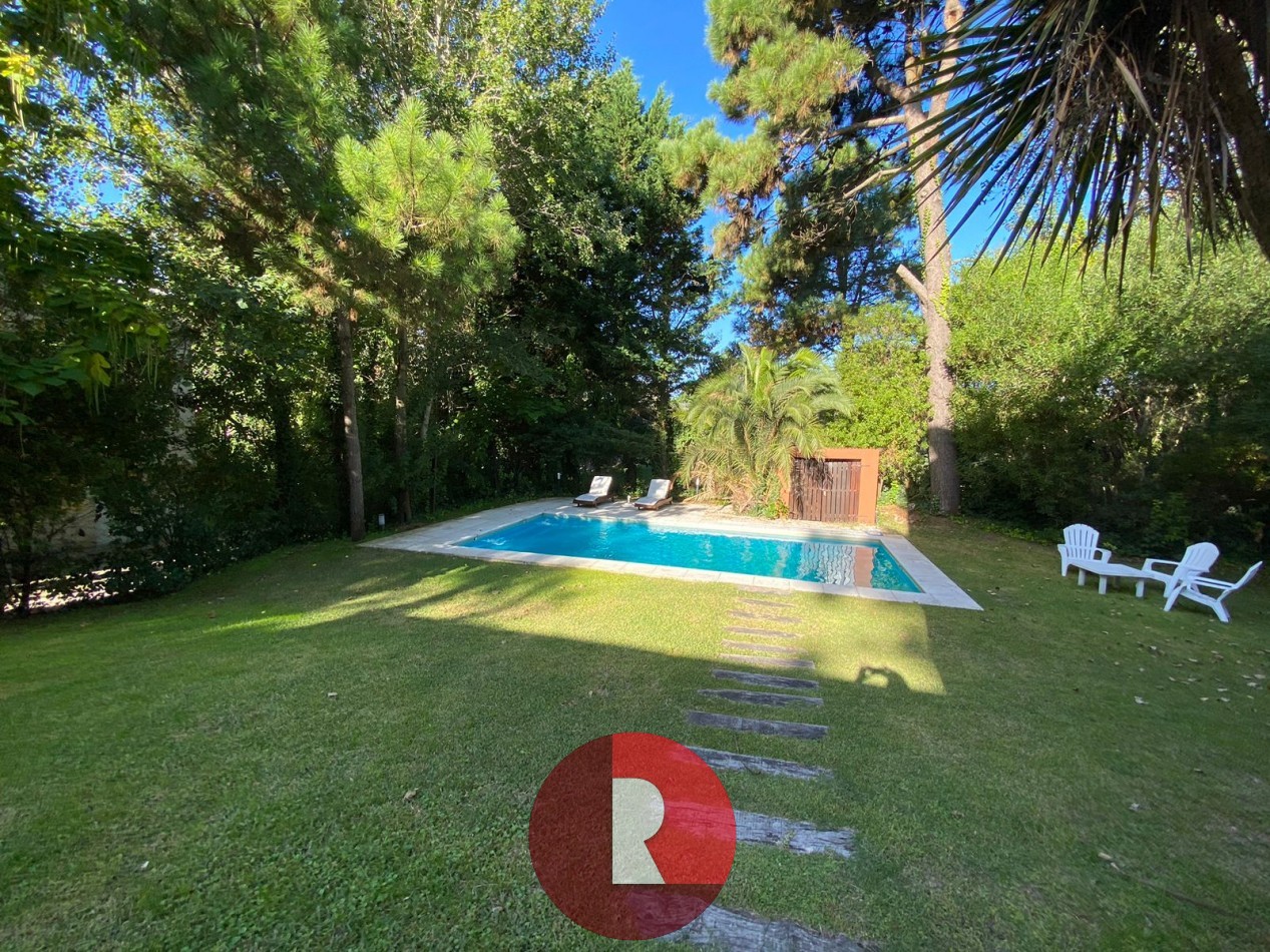 CASA CON PISCINA EN CARILO