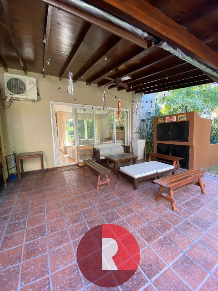 CASA CON PISCINA EN CARILO