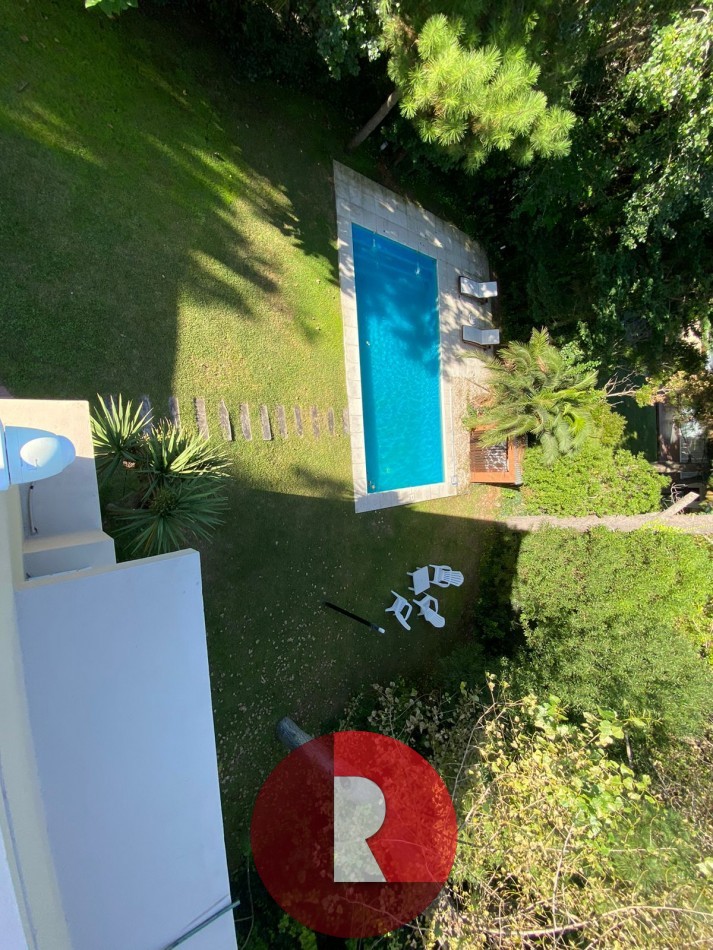 CASA CON PISCINA EN CARILO