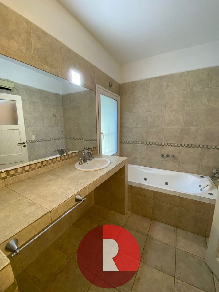 CASA CON PISCINA EN CARILO
