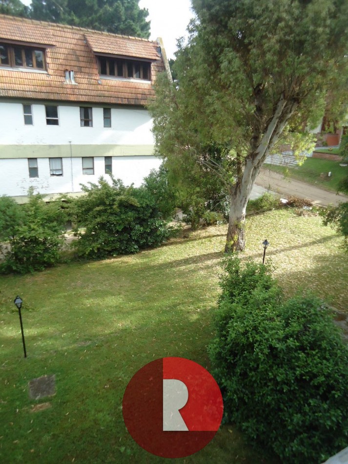 Departamento con cochera y dependencia de Servicio en Pinamar