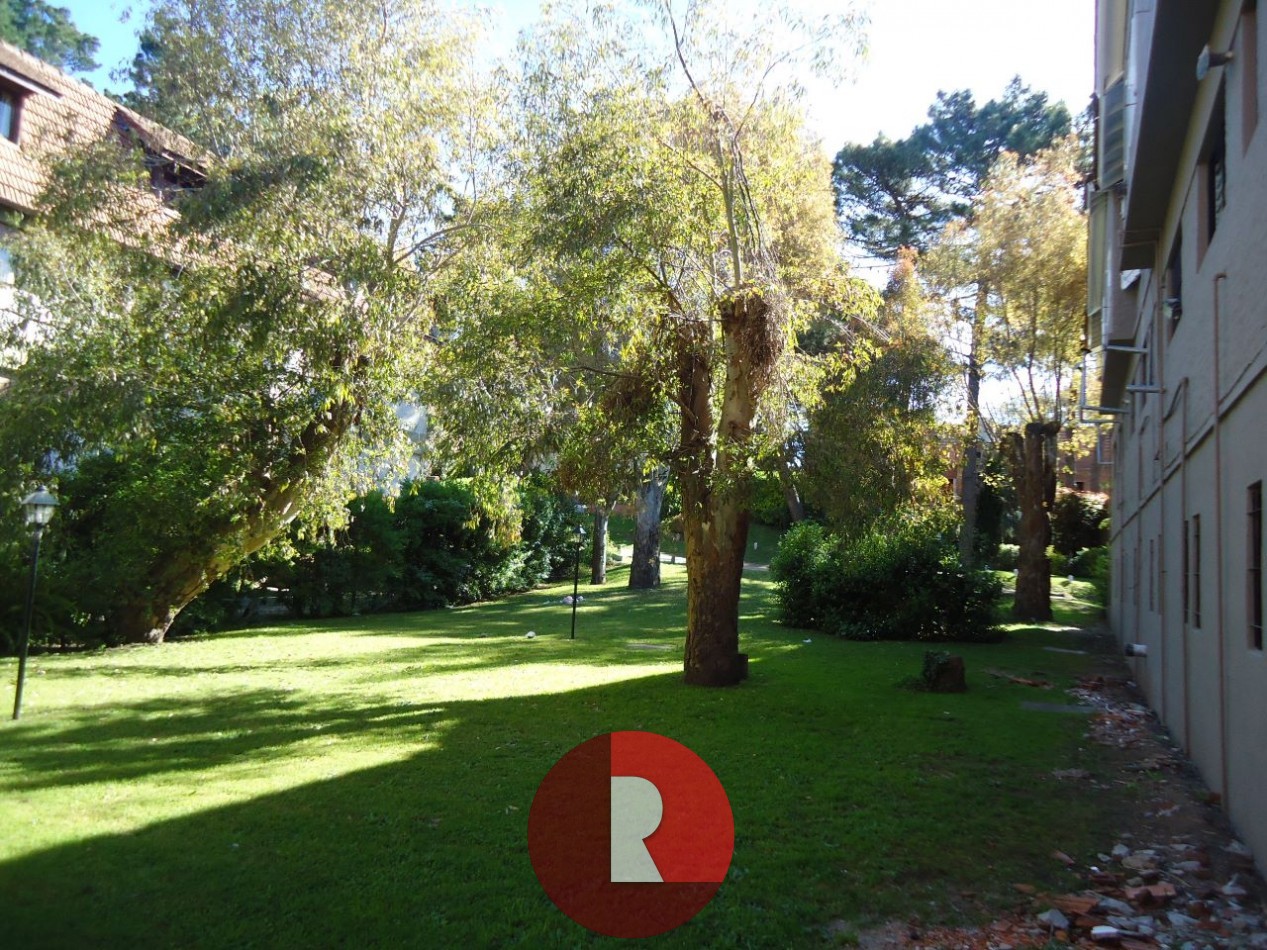 Departamento con cochera y dependencia de Servicio en Pinamar