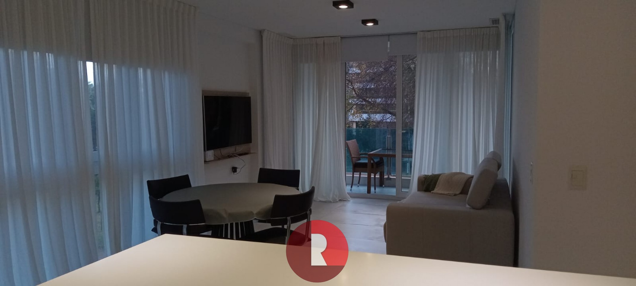 Departamento 2 ambientes (2A) NESTING PINAMAR. Frente. Incluye Cochera Cubierta.