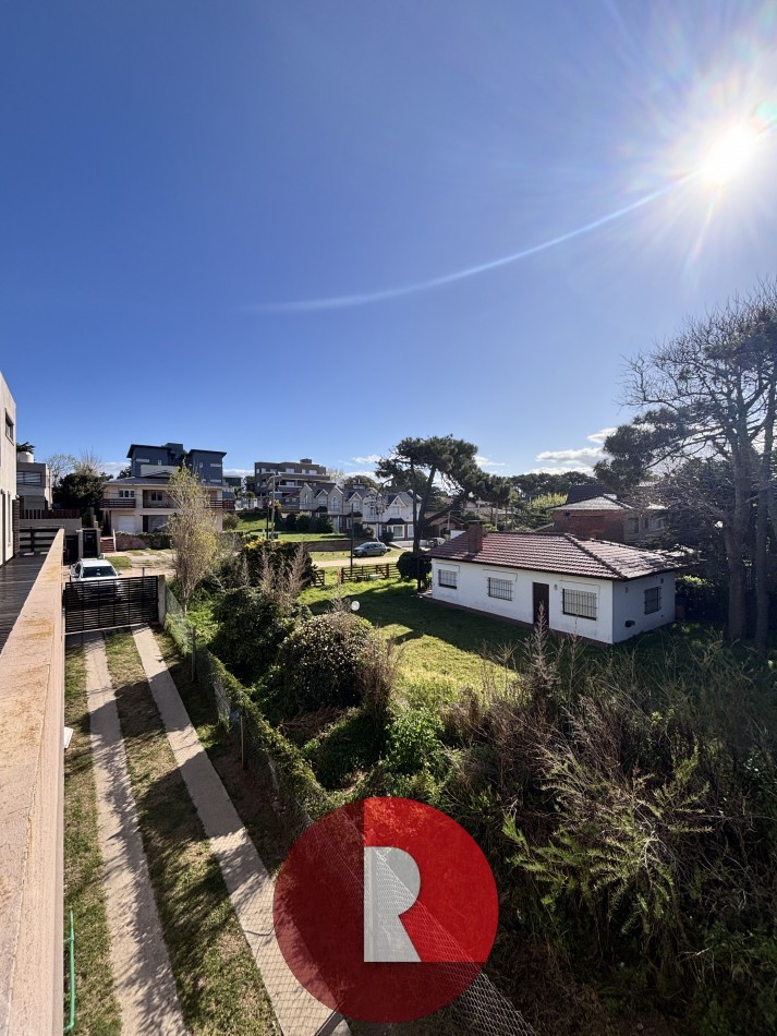 DEPARTAMENTO 2AMB EN MAR DE OSTENDE UNA CUADRA AL MAR