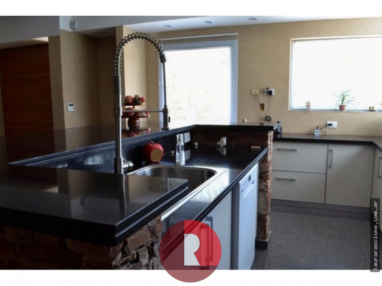 VENTA CASA EN PINAMAR