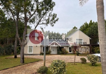 Hermosa casa con vista al lago, en Barrio cerrado La Herradura C